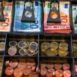 Im Gegensatz zu dieser Ladenkasse ist die Marler Stadtkasse nicht so gut gefüllt. Dennoch wurde der Haushalt 2024 jetzt unter Auflagen genehmigt.