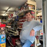 Dimitrios Tsanakas in seinem Kiosk.