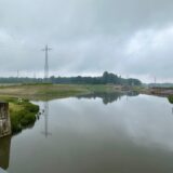 Das Regenwetter von Dienstag hat am Mittwochmorgen die Emscher anschwellen lassen: Dem Ickerner Marc Frese fiel der hohe Wasserstand am Hochwasserrückhaltebecken am Morgen gegen 7.30 Uhr auf.
