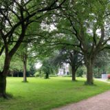 Am 17. Mai 2024 kam es im Stadtpark in Oer-Erkenschwick zu einer Messer-Bluttat. Ein 18-Jähriger wurde jetzt verurteilt. (Symbolbild)