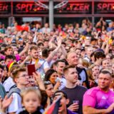 Feiernde Fans beim Public Viewing in Recklinghausen