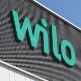 Das Unternehmenslogo von Wilo ist am Firmensitz in Dortmund zu sehen.