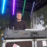 DJ Marlon Kindermann auf der Bühne bei den Park Beats