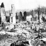 Ein Schwarz-Weiß-Foto zeigt Ruinen im Recklinghäuser Nordviertel nach einem Bombenangriff vom 23. März 1945.
