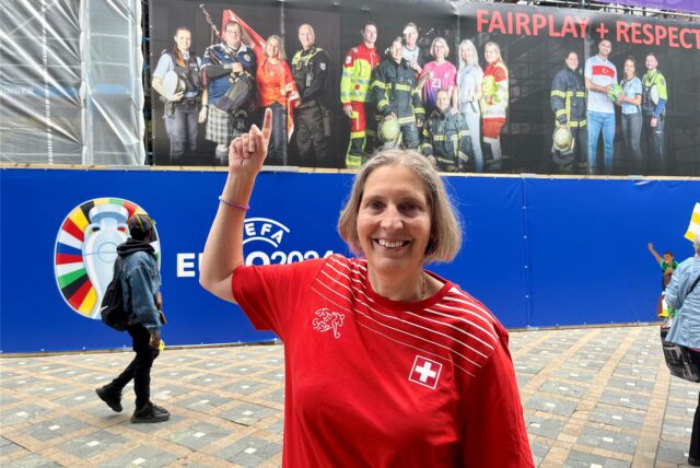 Die Schweizerin Petra Leuenberger ist auf dem riesigen Plakat an der Ex-Mayerschen auf dem Westenhellweg abgelichtet.