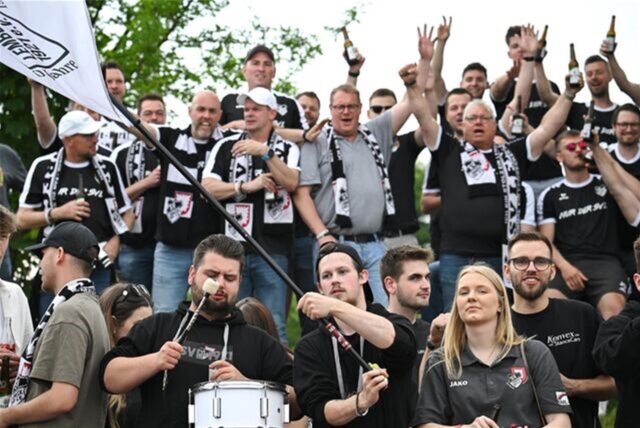 Fans des SV Lembeck beim Spiel in Sythen