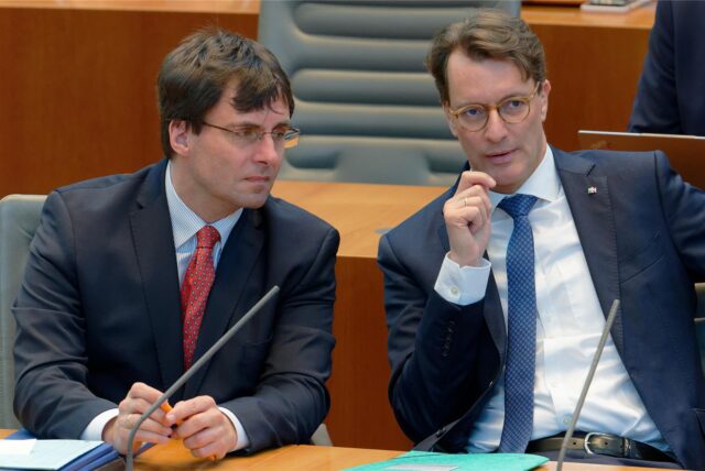 NRW-Finanzminister Marcus Optendrenk L.I und Ministerpräsident Hendrik Wüst (beide CDU) bieten den Städten die Anwendung differenzierter Hebesätze an, doch die Stadt Marl will sich nicht darauf einlassen.