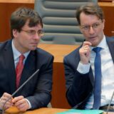 NRW-Finanzminister Marcus Optendrenk L.I und Ministerpräsident Hendrik Wüst (beide CDU) bieten den Städten die Anwendung differenzierter Hebesätze an, doch die Stadt Marl will sich nicht darauf einlassen.