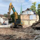Auch die Doppelhaushälfte Römerstraße 56 im Hintergrund wurde inzwischen abgerissen.