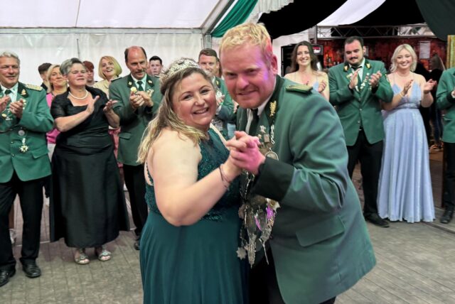 Es war ihr Abend: Frank I. und Michaela II. (Sandhofe) beim Eröffnungstanz.