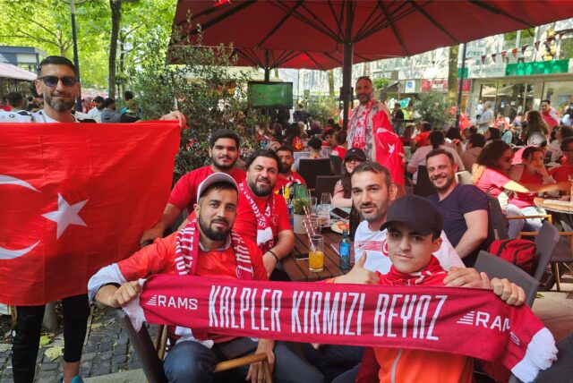 Nicht nur beim Public Viewing war viel los – zum EM-Spiel Türkei gegen Portugal zog es viele Menschen in die Dortmunder City.