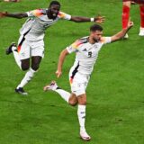 Niclas Füllkrug jubelt mit Teamkollege Antonio Rüdiger über seinen Treffer zum 1:1.