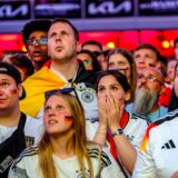 Fußballfans beim Public Viewing in Recklinghausen zum Spiel Deutschland gegen Schweiz