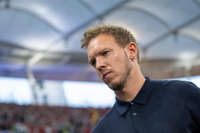 Bundestrainer Julian Nagelsmann steht im Frankfurter Stadion.