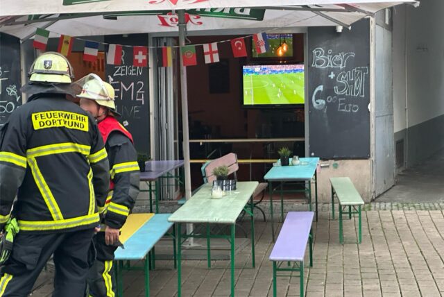 Feuerwehreinsatz an der Kneipe Glücksshot an der Gerberstraße in Dortmund