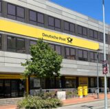 Fotomontage vom Postbank-Pressesprecher Oliver Rittmaier und der Filiale in Castrop-Rauxel.