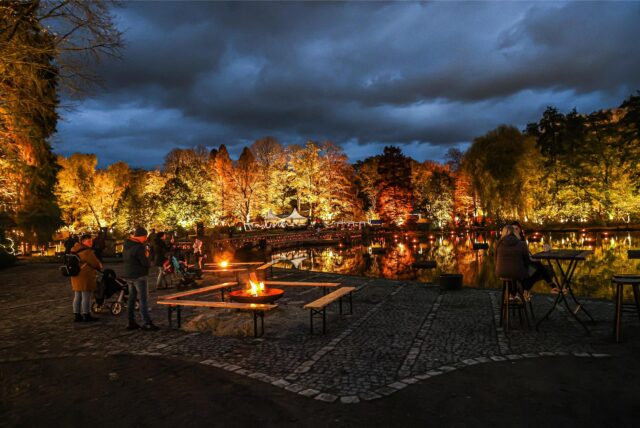 Eindrücke vom „Phantastischen Lichter-Weihnachtsmarkt“ im Fredenbaumpark in Dortmund.