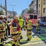 Einsatzkräfte der Feuerwehr und Polizei in der Innenstadt von Solingen.