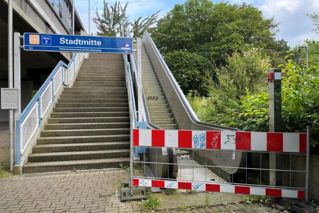 Die Rolltreppe zum Bahnsteig in Fahrtrichtung Stadtmitte der Stadtbahnstation Gleiwitzstraße ist bereits seit Februar 2023 defekt.
