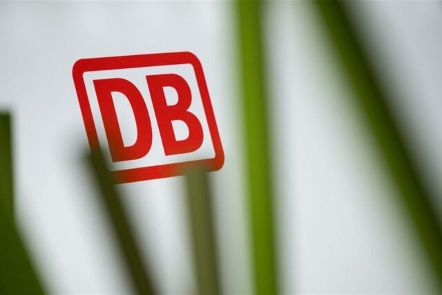 Die Deutsche Bahn und der Rhein-Main-Verkehrsverbund starten das nach eigenen Angaben deutschlandweit erste Pilotprojekt für einen autonomen Shuttleservice nach Nachfrage.