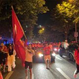 Die türkischen Fans feierten ihren Sieg ausgiebig in der City.