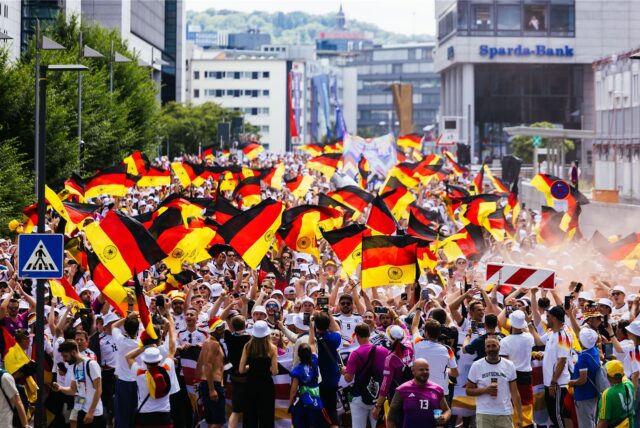 Marsch deutscher Fans zur EURO2024.