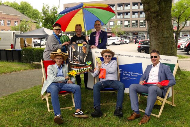 Sie freuen sich aufs Bürgerpicknick in Ickern Ende August (h.v.l.): Martina Plum (Mein Ickern), Tankred Schleinschock (WLT), Martin Zill (Sparkassenstiftung), (v.v.l.) Marc Frese (Mein Ickern), Günter Wohlfarth (WLT) und Dirk van Buer (Sparkassenstiftung).
