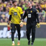 Matthias Kleinsteiber redet mit Gregor Kobel.