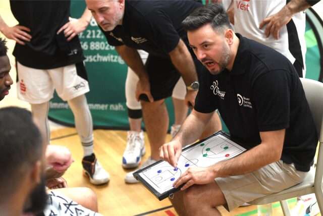 Basketball Regionalliga West Sporthalle Rosa-Parks-Schule, 9. September 2023. Hertener Löwen – New Elephants Grevenbroich 86:89.