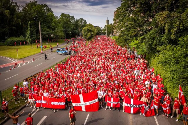 Super Stimmung bei den Dänemark-Fans in Dortmund vor dem Achtefinal-Spiel gegen Deutschland.