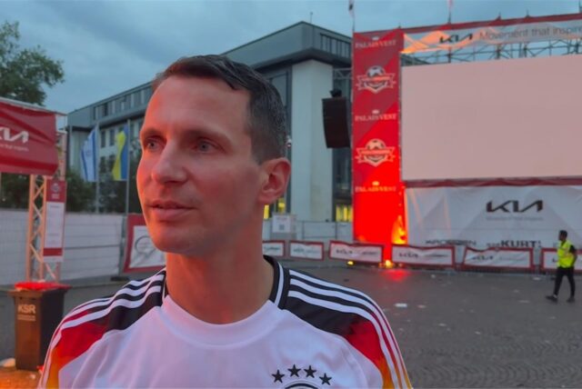 Public-Viewing-Veranstalter Marius Ebel äußert sich nach der Evakuierung der Kia-Arena.