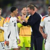 Julian Nagelsmann im Gespräch mit Jamal Musiala.