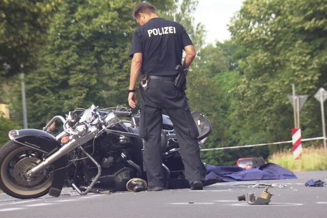 Die Rettungskräfte konnten nichts mehr für den 39-Jährigen tun, der auf diesem Motorrad im Juni 2024 in einen Unfall verwickelt war.