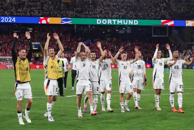 Die deutschen Spieler bejubeln den Sieg gegen Dänemark.