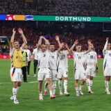 Die deutschen Spieler bejubeln den Sieg gegen Dänemark.
