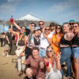 Feiernde beim Sunset Beach Festival