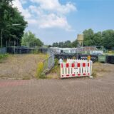 Auf dem Gelände des ehemaligen, städtischen Betriebshofes an der Industriestraße soll die neue Unterkunft für den Rettungsdienst entstehen. Im Hintergrund ist die angrenzende Feuerwache zu sehen.