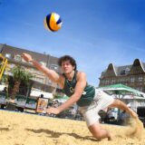 Das Street Food & Beach Festival bot am Samstag neben vielen kulinarischen Köstlichkeiten auch ein Beachvolleyball-Turnier.