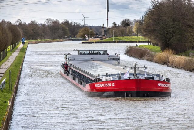 Schiff auf Dortmund-Ems-Kanal