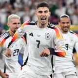 Kai Havertz läuft und jubelt.