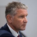 Björn Höcke, Vorsitzender der Thüringer AfD, sitzt im Saal des Landgerichts Halle/Saale