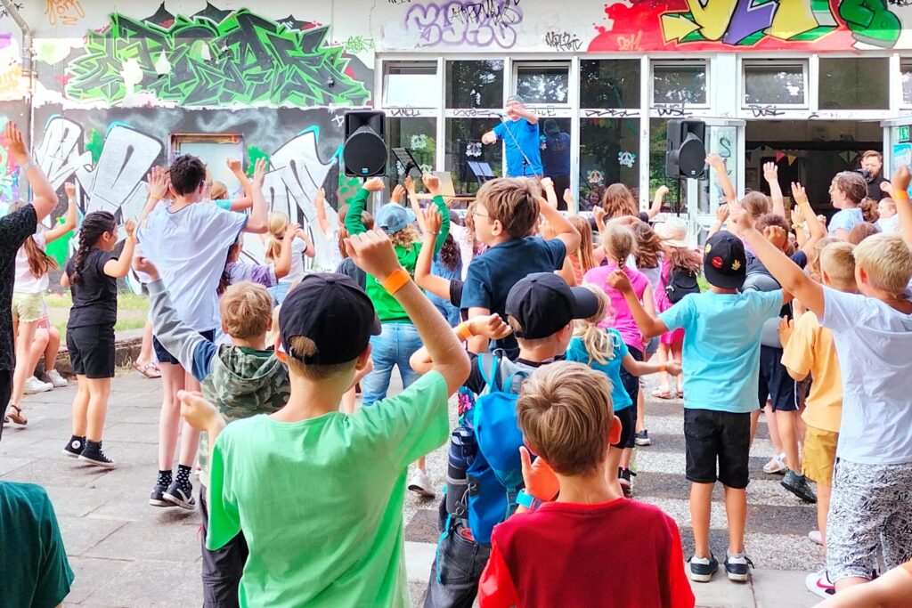 Kinder bei Casterix im vergangenen Jahr. Für relativ wenig Geld können die Kinder mit dem Programm abenteuerreiche Ferien erleben. Kinder bei Casterix im vergangenen Jahr. Für relativ wenig Geld können die Kinder mit dem Programm abenteuerreiche Ferien erleben.