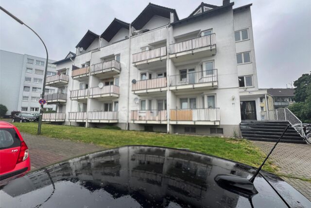 In diesem Mehrfamilienhaus an der Hochstraße in Bergkamen hat der Tatverdächtige eine Wohnung.