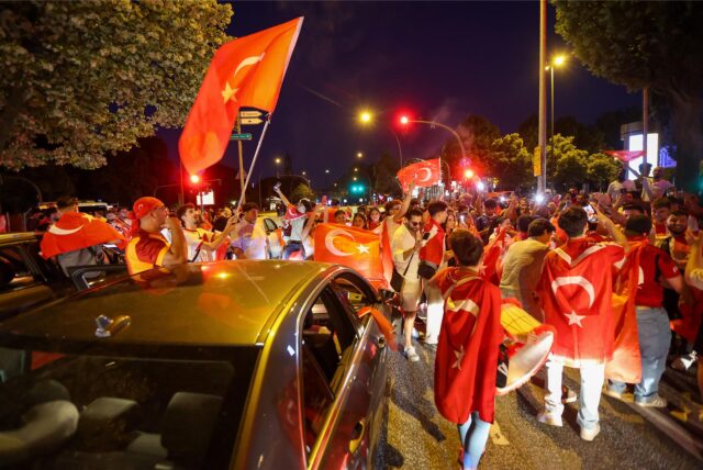 Autokorso von türkischen Fans
