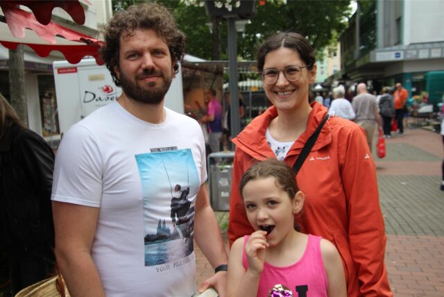 Lars und Sarah Hackstein mit Tochter Sophia. Sie leben gerne in Hombruch, der Dortmunder Hochburg der Demokraten.
