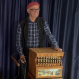 Mit seiner Drehorgel war der Musiker Rainer Liskamm am Sonntag (30.7) auf dem Street Food & Beach Festival in Castrop-Rauxel unterwegs.