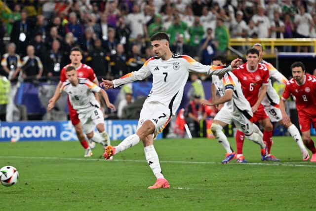Deutschlands Kai Havertz erzielt per Elfmeter das Tor zum 1:0 im EM-Achtelfinale gegen Dänemark.
