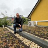 Matthias Stöck auf dem Garagendach in Castrop-Rauxel.