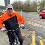 Das Reallabor Radschnellweg an der Willy-Brandt-Allee stößt nicht nur auf Begeisterung. Rentner Werner Schmidt fühlt sich hier nicht sicher.