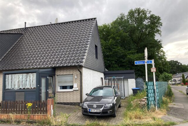 Dieses Reihenendhaus an der Hermann-Löns-Straße 49 wurde jetzt zwangsversteigert.